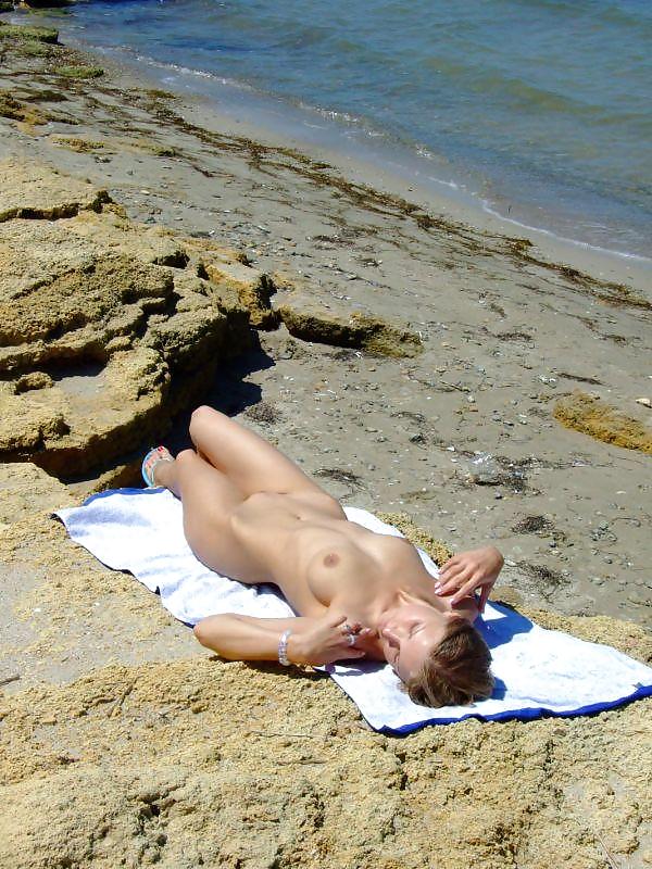 Divertimento sulla spiaggia nudista
 #1098460