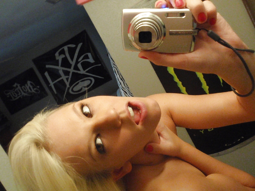 Blondy Selfshot #15744158