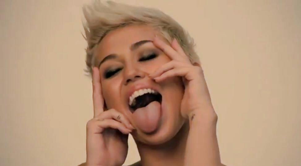Sexy Miley Cyrus Photoshoot Pour ELLE Uk, Juin 2013 #18347691