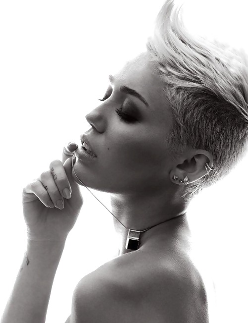 Sexy Miley Cyrus Photoshoot Pour ELLE Uk, Juin 2013 #18347700