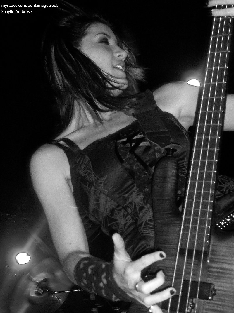 Emma Anzai (Sick Puppies) #20558432
