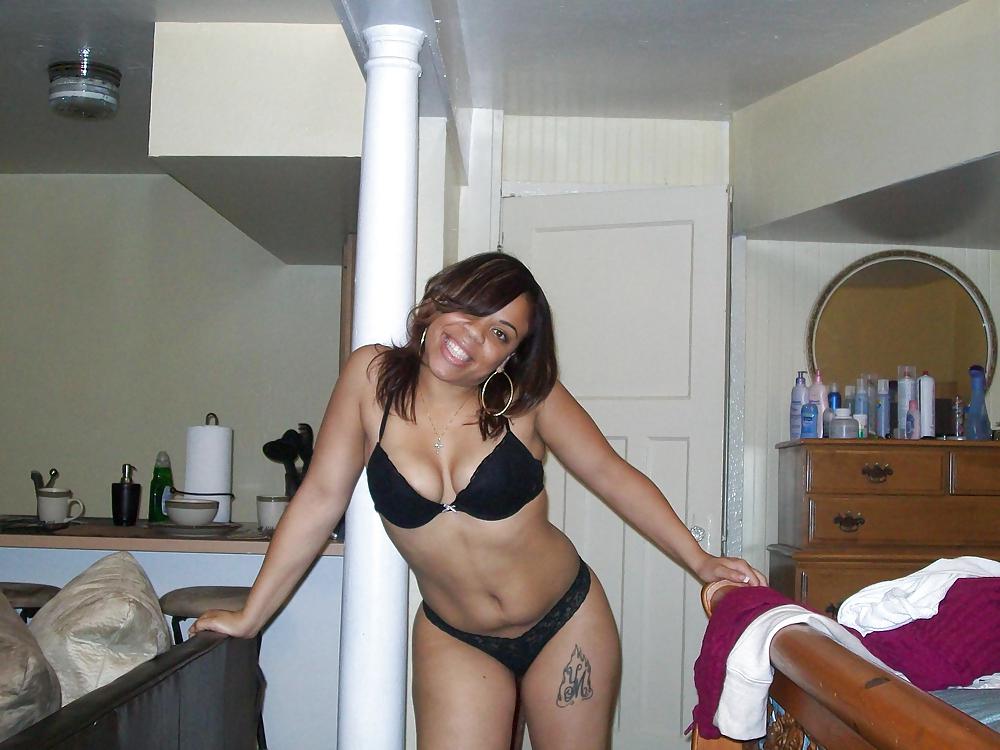Lightskin shorty posin for her exboyfriend within the basement #9349960