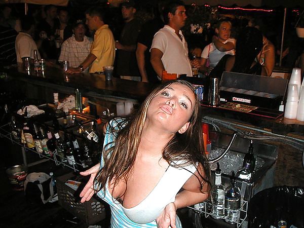 Buxom barmaids  #8599216