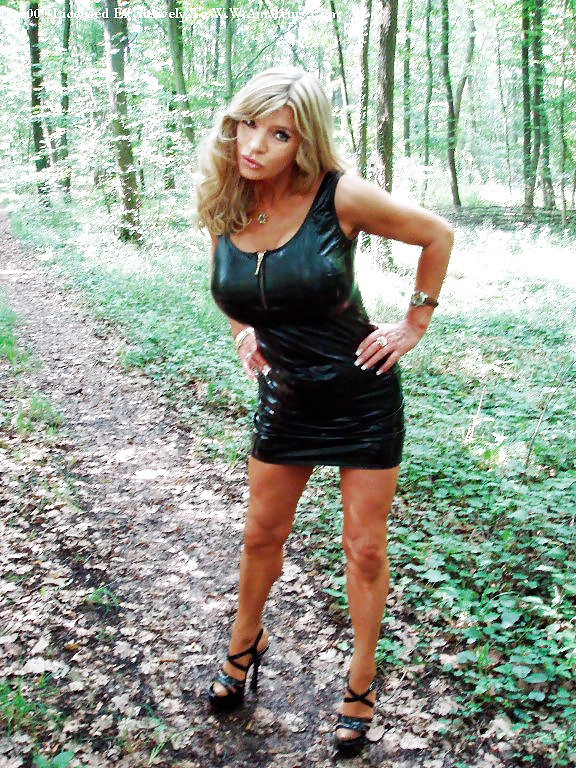 Sie Wartet Wie Eine Hure In Den Wald, Wald, Hure, Im Freien #9985321