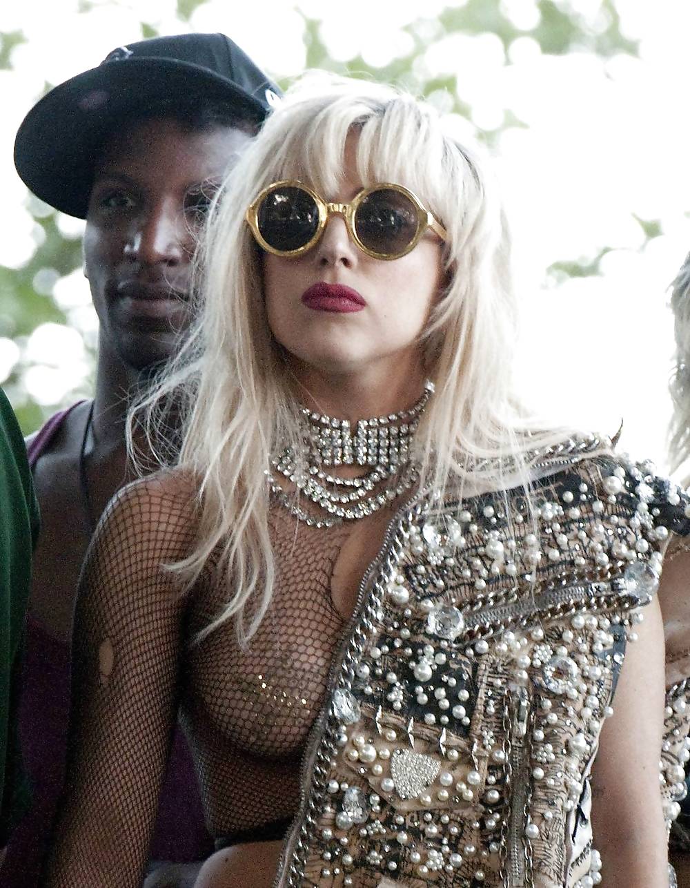 Lady Gaga Seins Avec Des étoiles Sur Ses Mamelons Sur La Scène #2672449