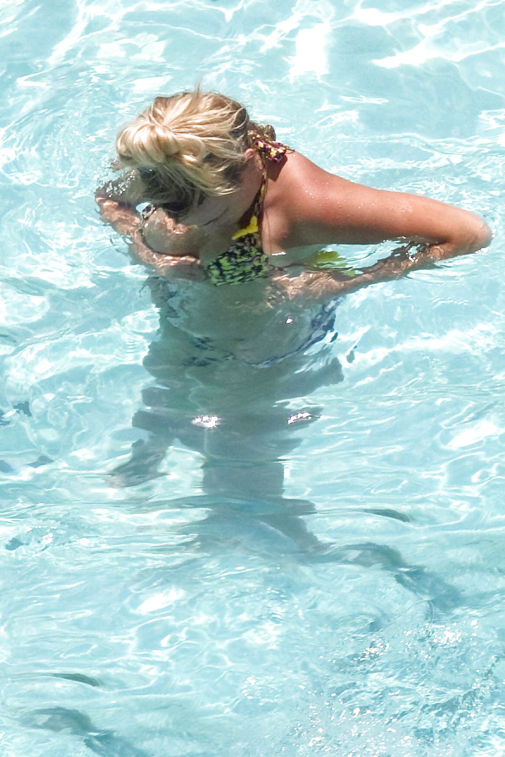 Jamie Lynn Spears in a Bikini at a Hotel Pool in Houston #4766739