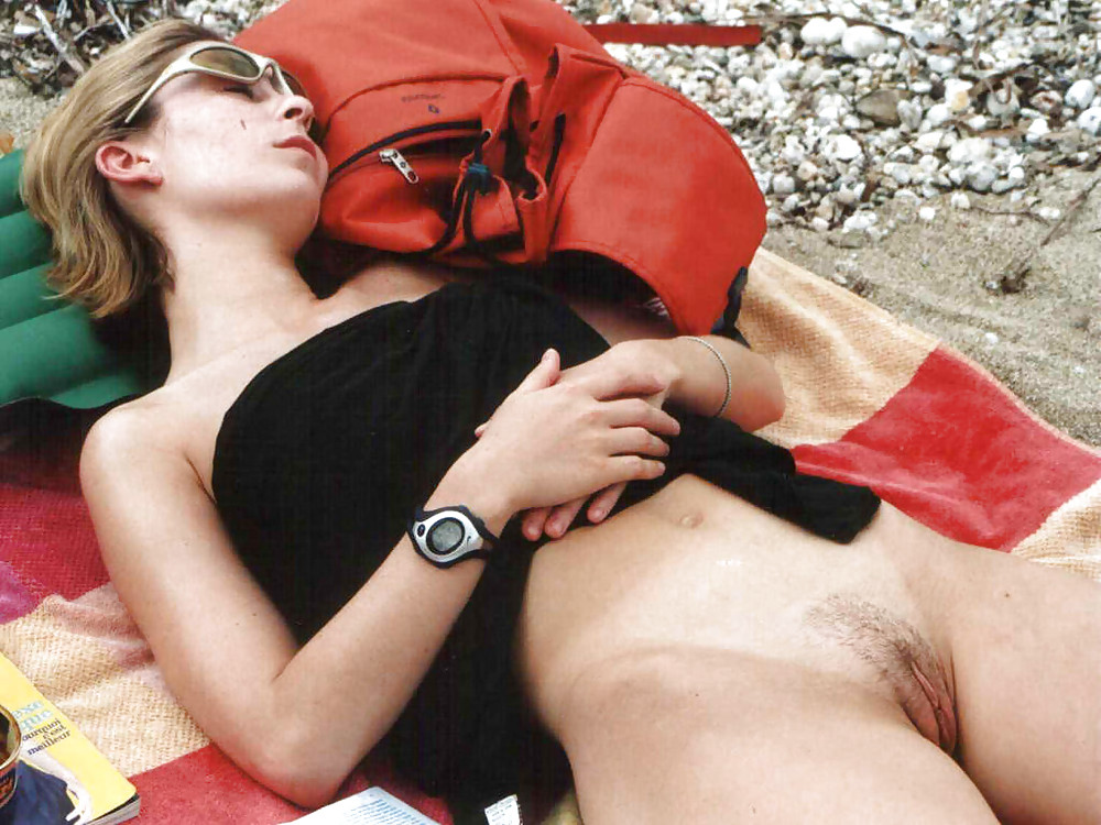 ヌーディストの女の子がアソコと胸を見せるビーチティーンズ4
 #16613486