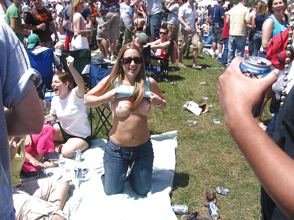 Desnudos del festival de rock 1
 #2417425