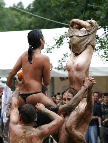 Desnudos del festival de rock 1
 #2417446