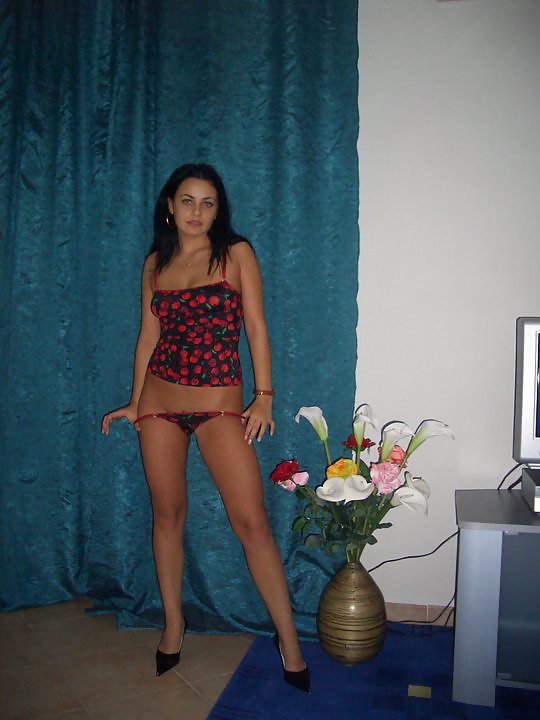 ルーマニア人女性：iulia
 #15387405