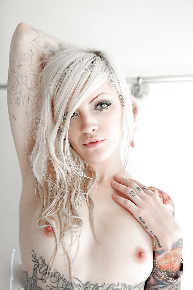 Quasi più perfetta bionda tatuata teenager - ragazza di sogno
 #14723249