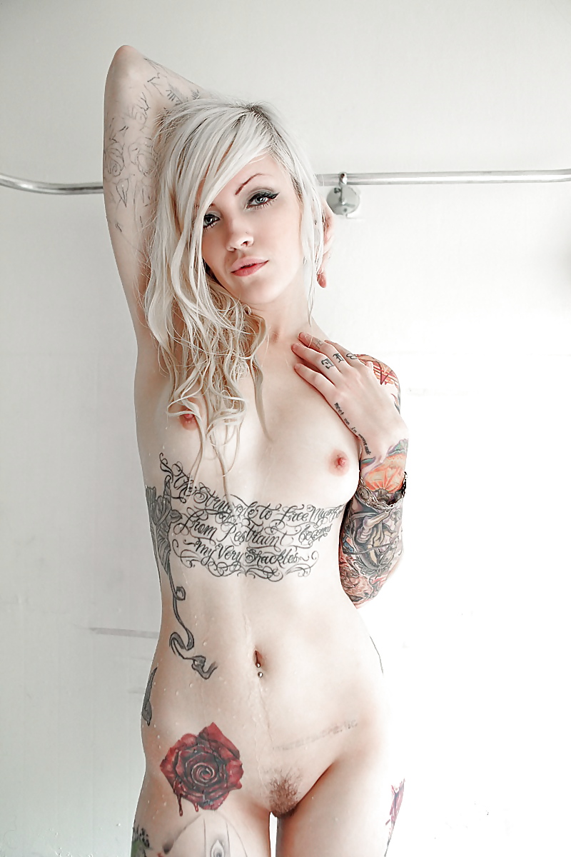 Quasi più perfetta bionda tatuata teenager - ragazza di sogno
 #14723258