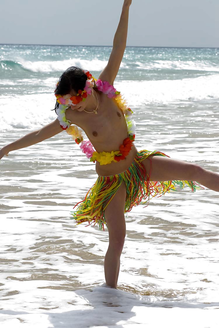 Hawian Seaside babe #9467508
