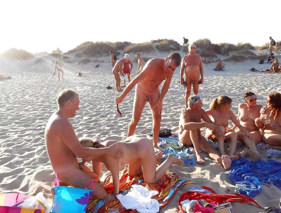 Mezcla de sexo en la playa 38
 #13464492