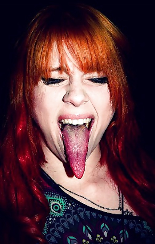 Chicas con lenguas monstruosamente largas 4
 #15666480