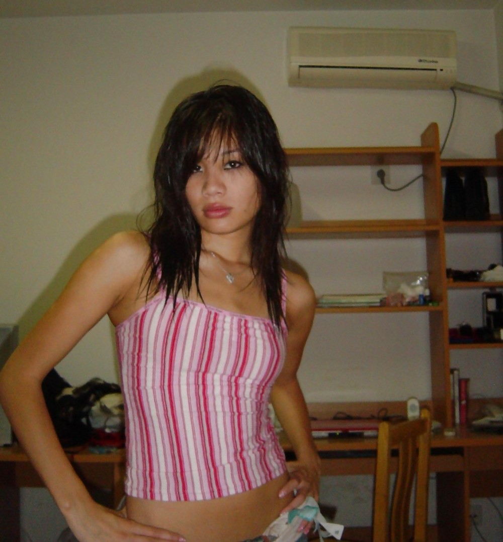 GIRL FRIENDS SHOWING #3543932
