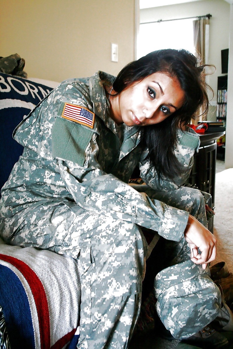 Femmes sous l'uniforme #03 - Surina Malik #15952434