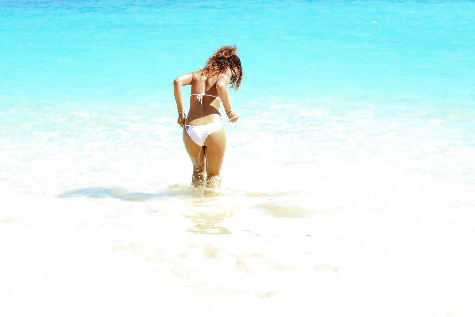 Rihanna - bikini sexy -
 #17814531