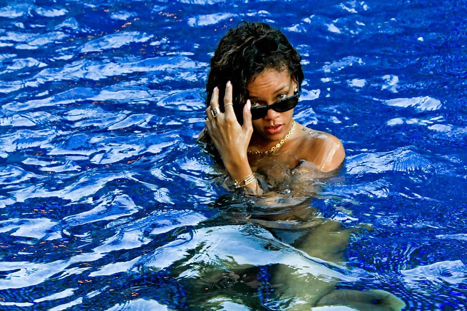 Rihanna - bikini sexy -
 #17814541