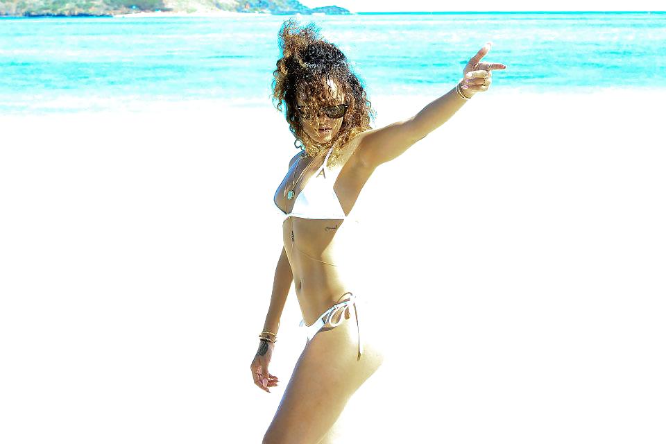 Rihanna - bikini sexy -
 #17814636