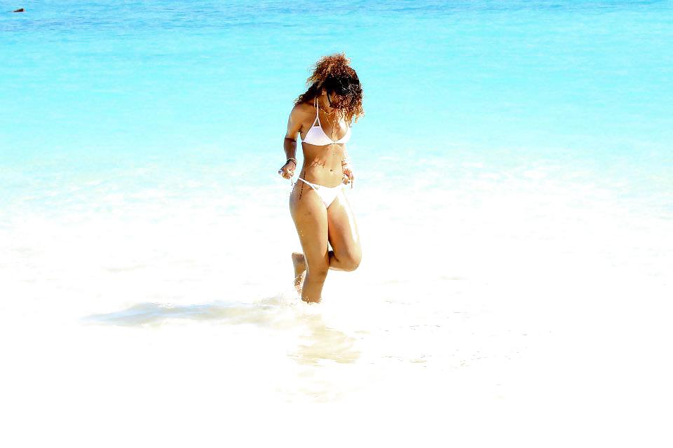 Rihanna - bikini sexy -
 #17814674
