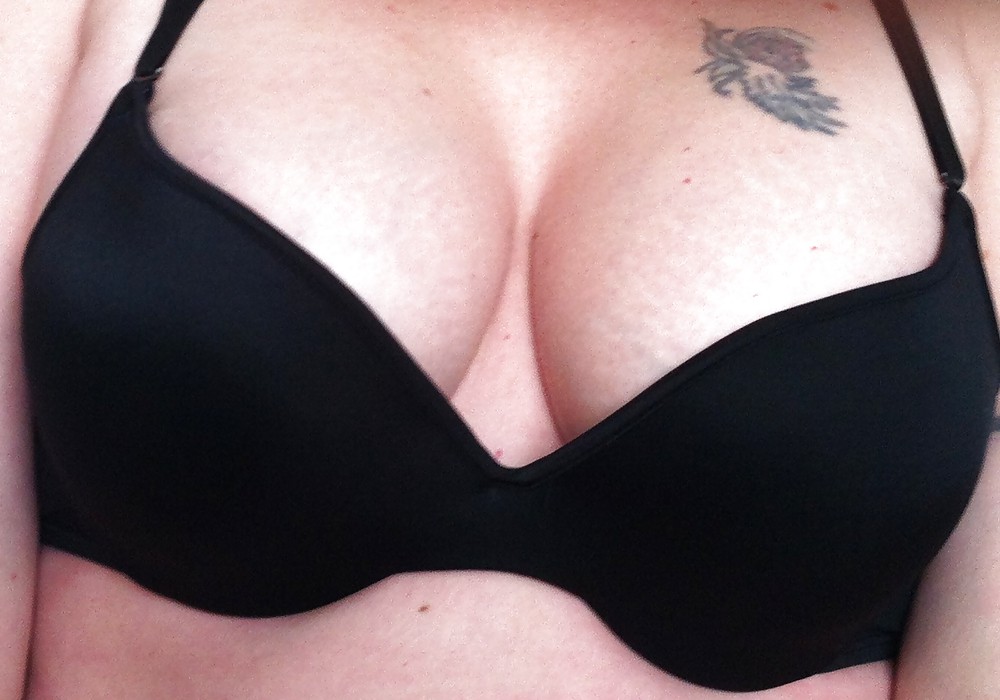 Frau Ihre Verkaufs-BH Auf Dem Netz #13502465