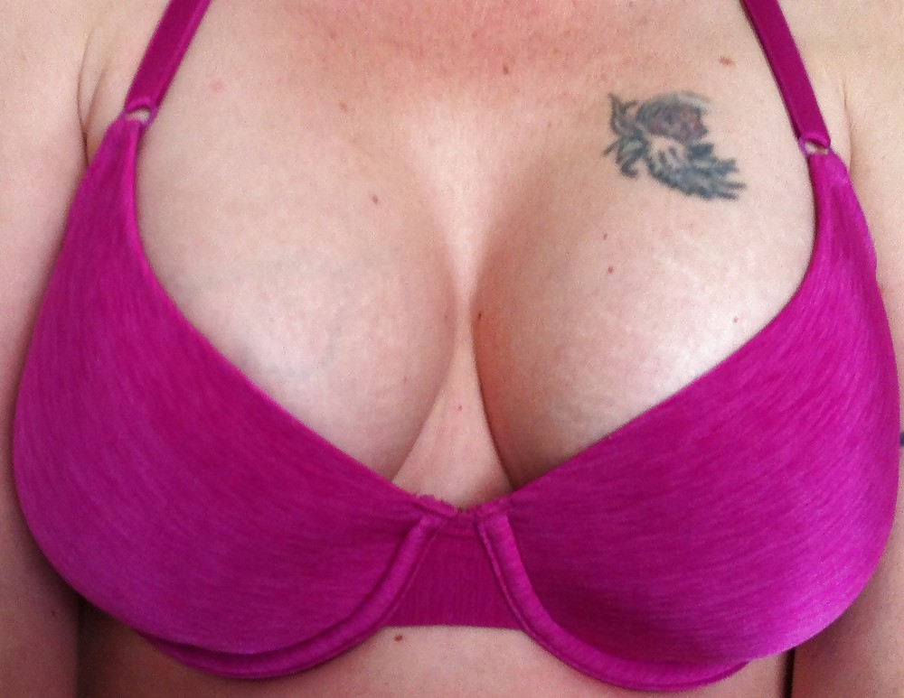 Frau Ihre Verkaufs-BH Auf Dem Netz #13502481