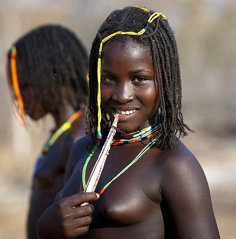 アフリカの伝統的な部族の女の子の美しさ
 #13196996