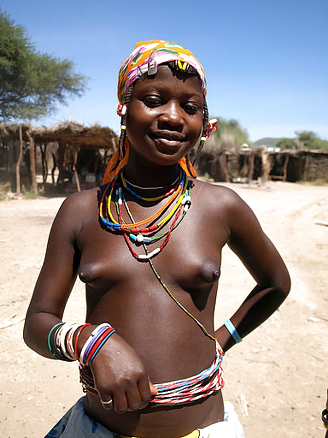 アフリカの伝統的な部族の女の子の美しさ
 #13197025