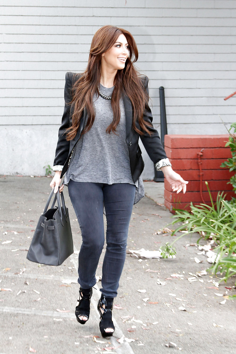 Kim Kardashian arriving at a Studio City television studio #4627469