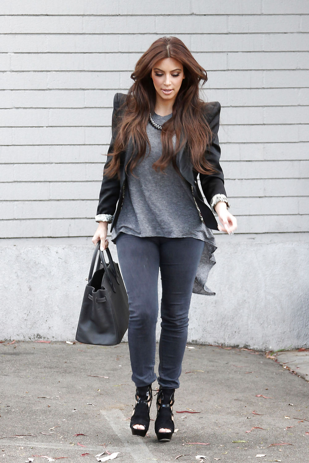 Kim Kardashian arriving at a Studio City television studio #4627490