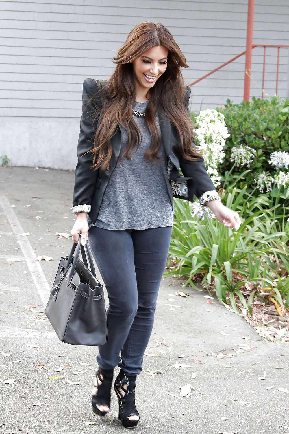 Kim Kardashian arriving at a Studio City television studio #4627524