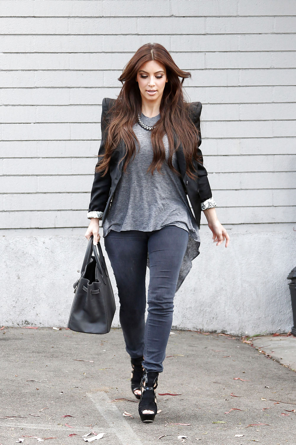 Kim Kardashian arriving at a Studio City television studio #4627541
