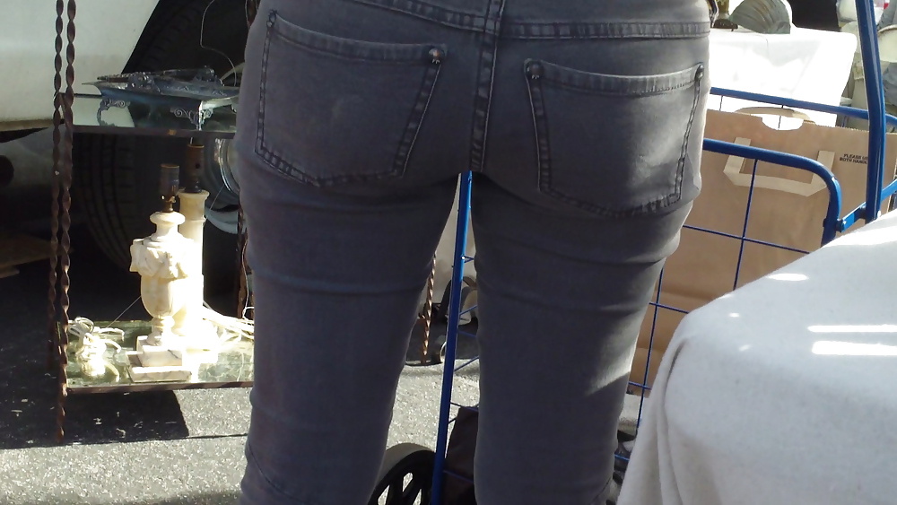 Calda sexy teenager italiana culo & culo in jeans grigi stretti
 #8900988