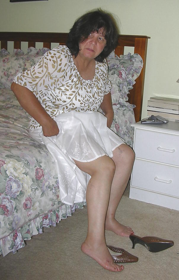 ローズマリーのセクシーな脚とアップスカート 5
 #9294724