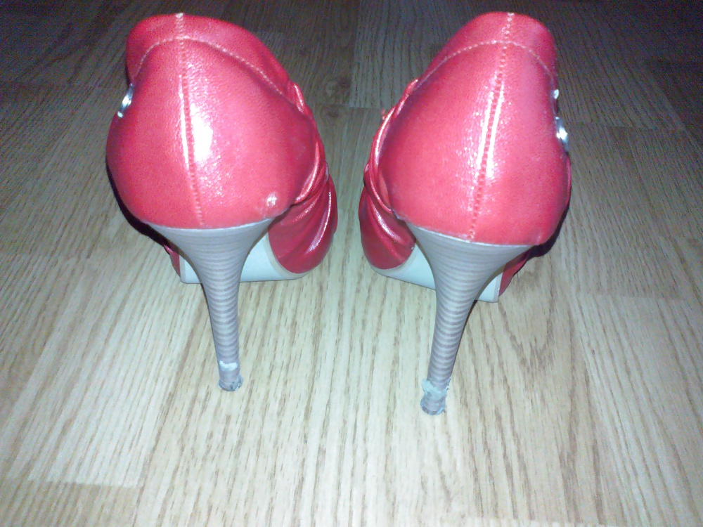 Hermana sexy tacones rojos consiguió cum
 #15768396