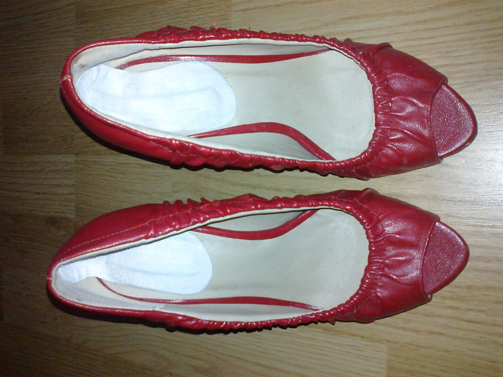 Hermana sexy tacones rojos consiguió cum
 #15768407