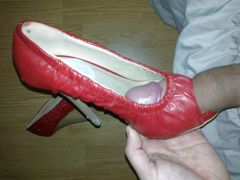 Hermana sexy tacones rojos consiguió cum
 #15768430