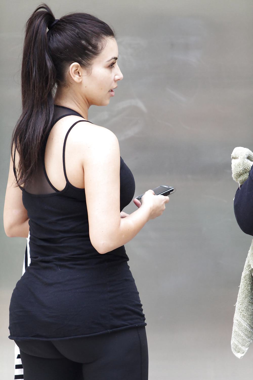 Kim Kardashian in leggings leaving a gym in Studio City #5354503