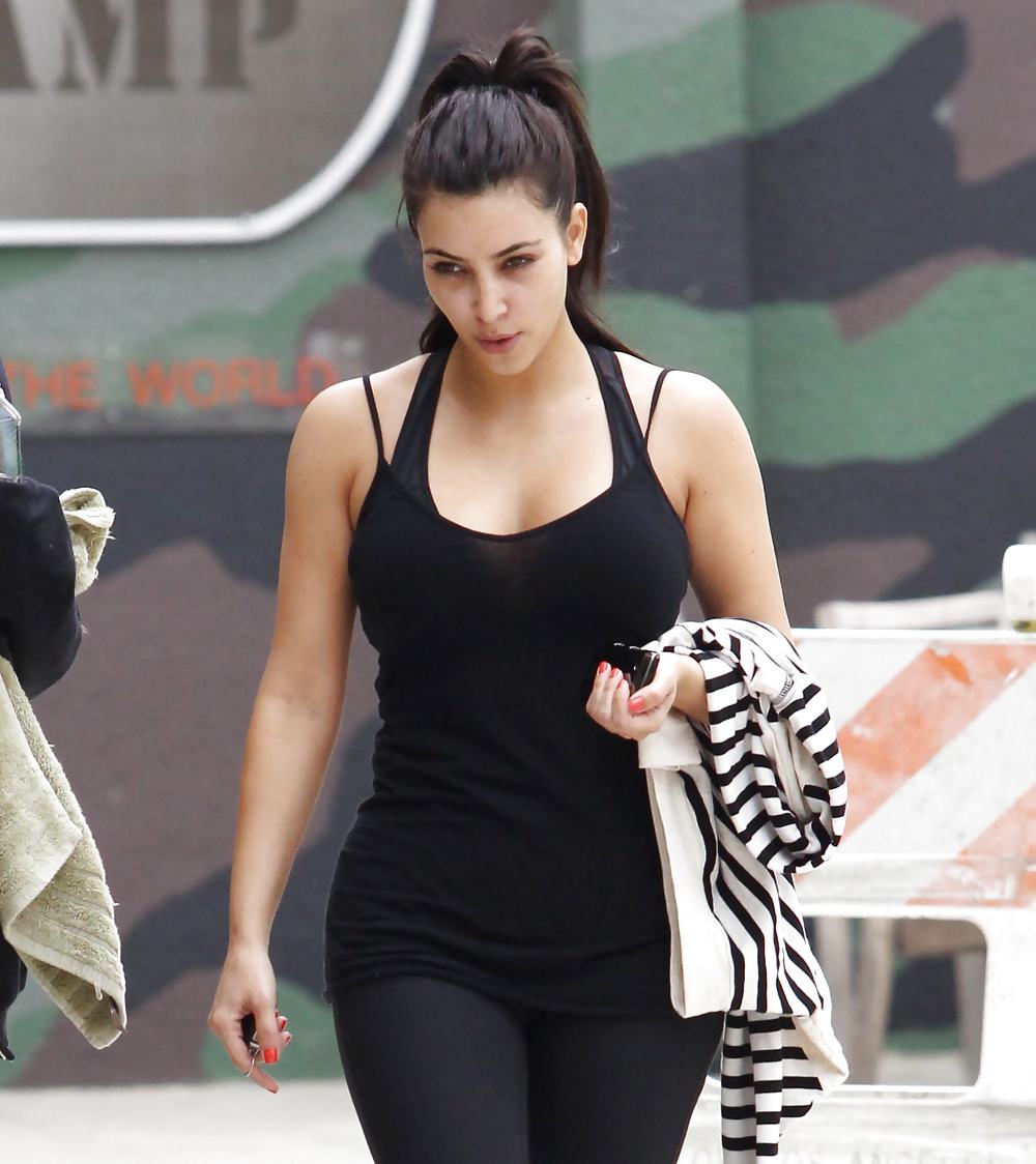 Kim Kardashian En Leggings Laissant Une Salle De Sport Dans La Ville De Studio #5354569