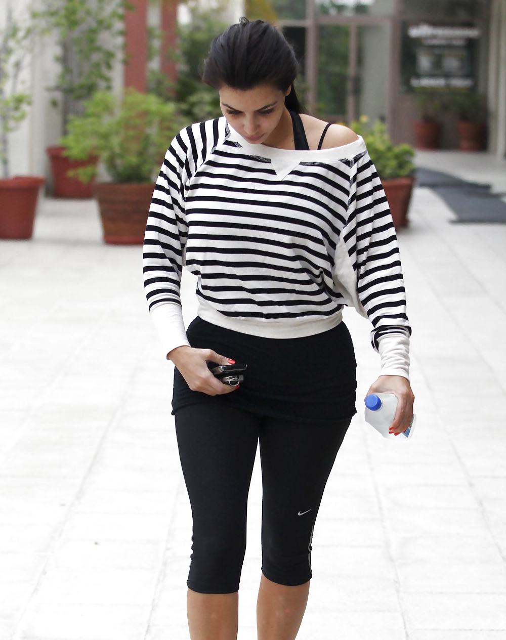 Kim Kardashian in leggings leaving a gym in Studio City #5354582