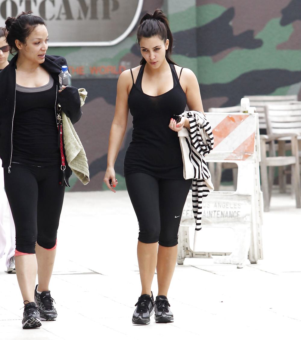 Kim Kardashian in leggings leaving a gym in Studio City #5354601