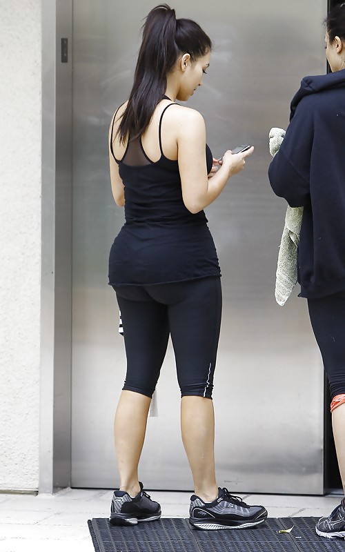 Kim Kardashian in leggings leaving a gym in Studio City #5354657