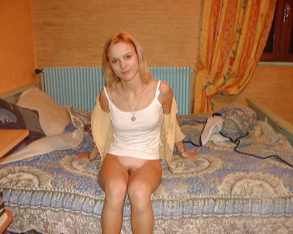 Blonde amateur posing and then blows her BF #13975488