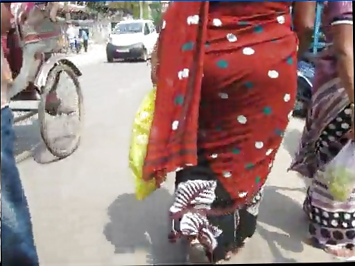 Tías indias en sari
 #15057937