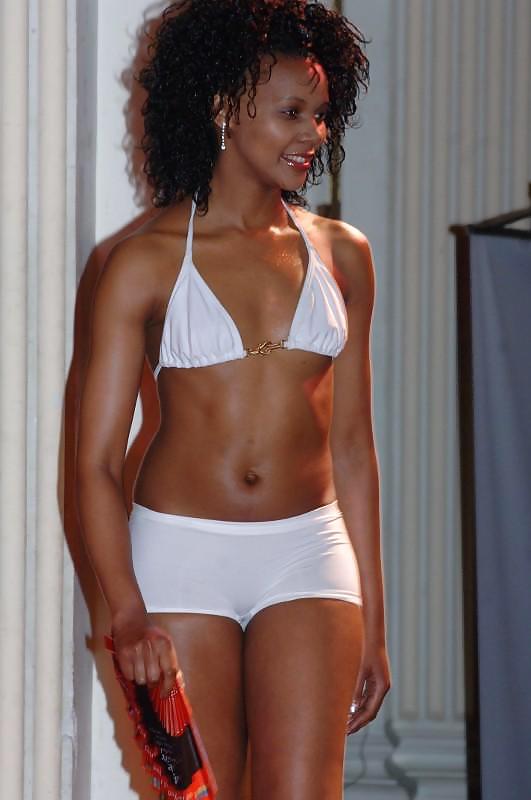 Miss Sudafrica 2008...bikini
 #8716372