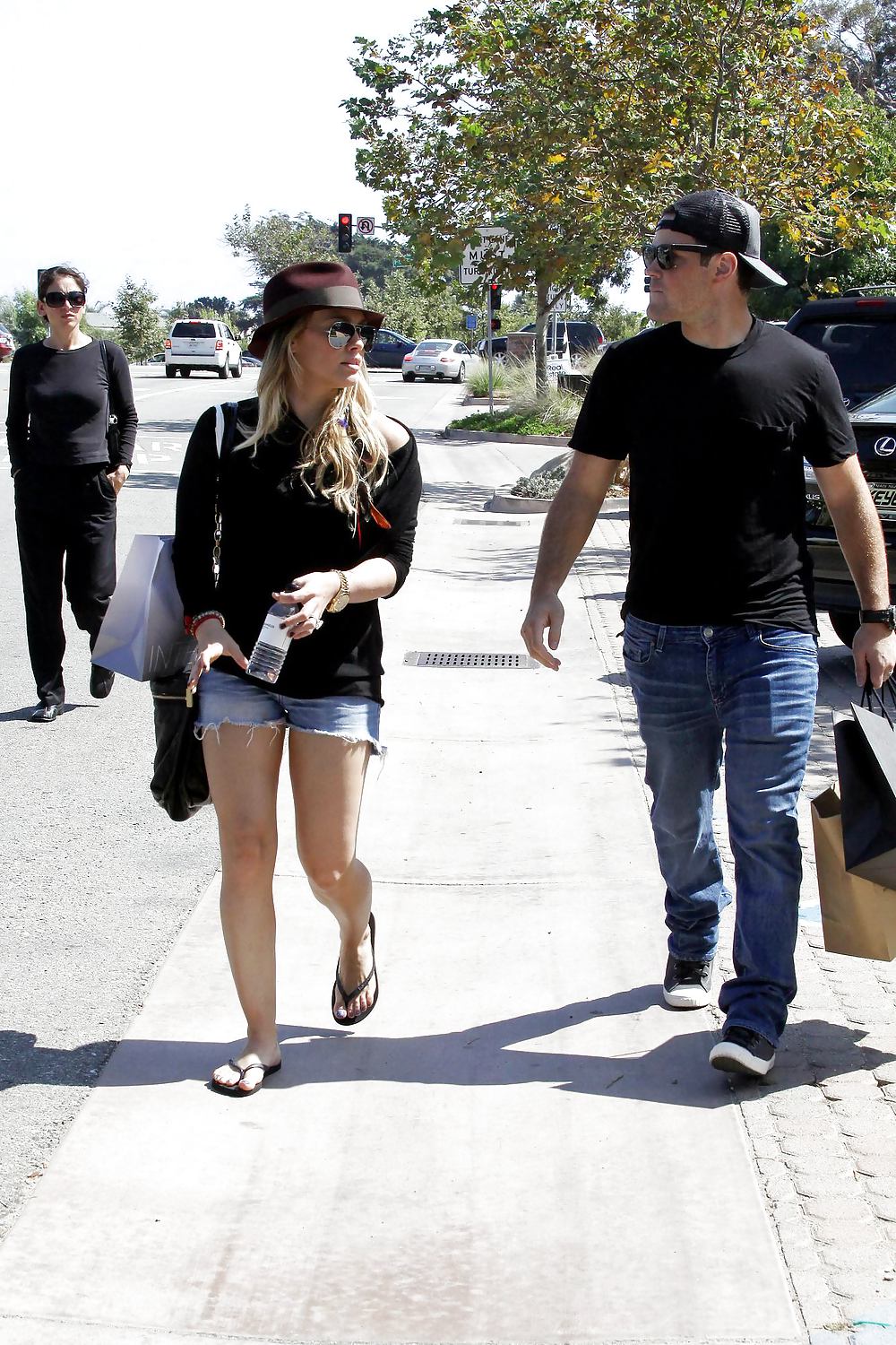 Hilary duff leggy shopping
 #5103842