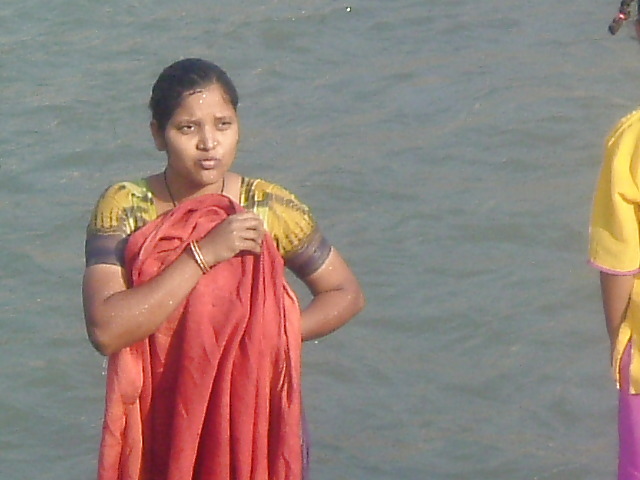 INDIAN BATHING WOMANS #1978759