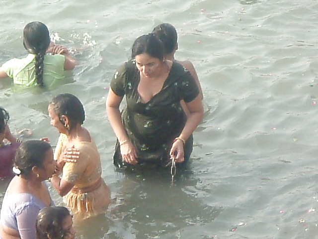 INDIAN BATHING WOMANS #1978860