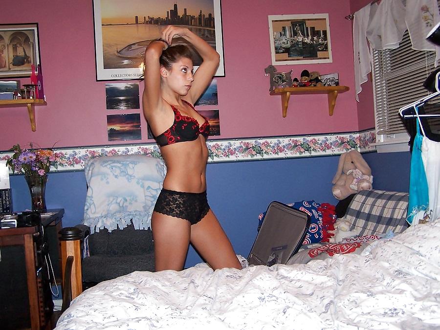 Brunette amateur bedroom posing #8461543
